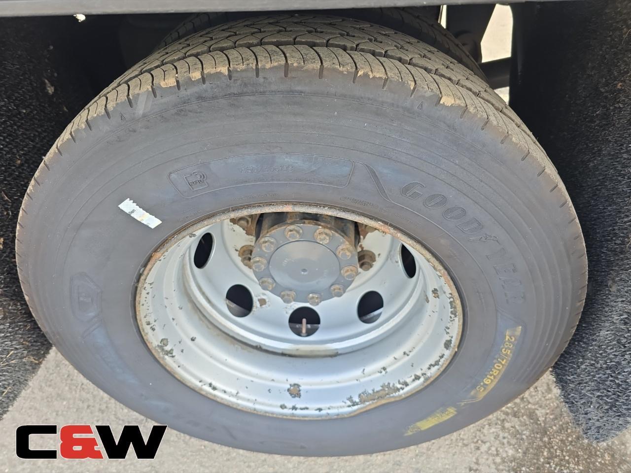 Vehicle image 16